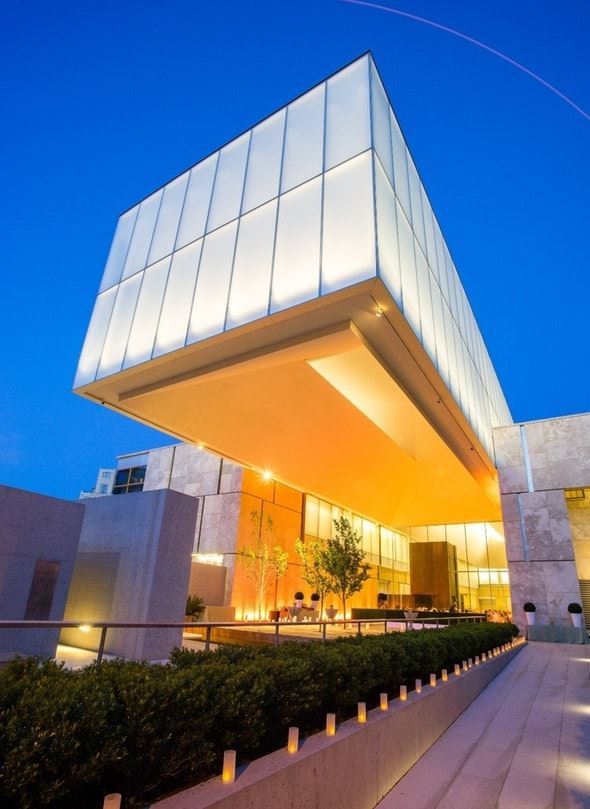 The Barnes Foundation exterior at dusk