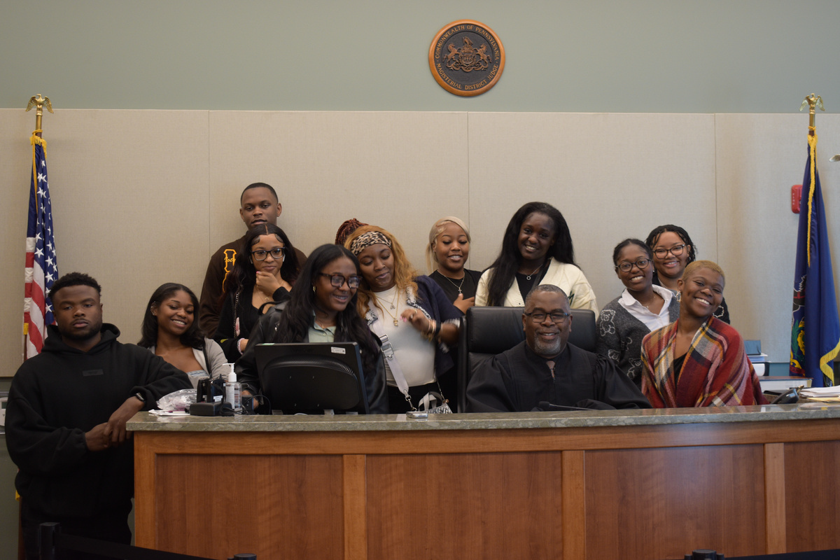 ASCJ students in the courtroom