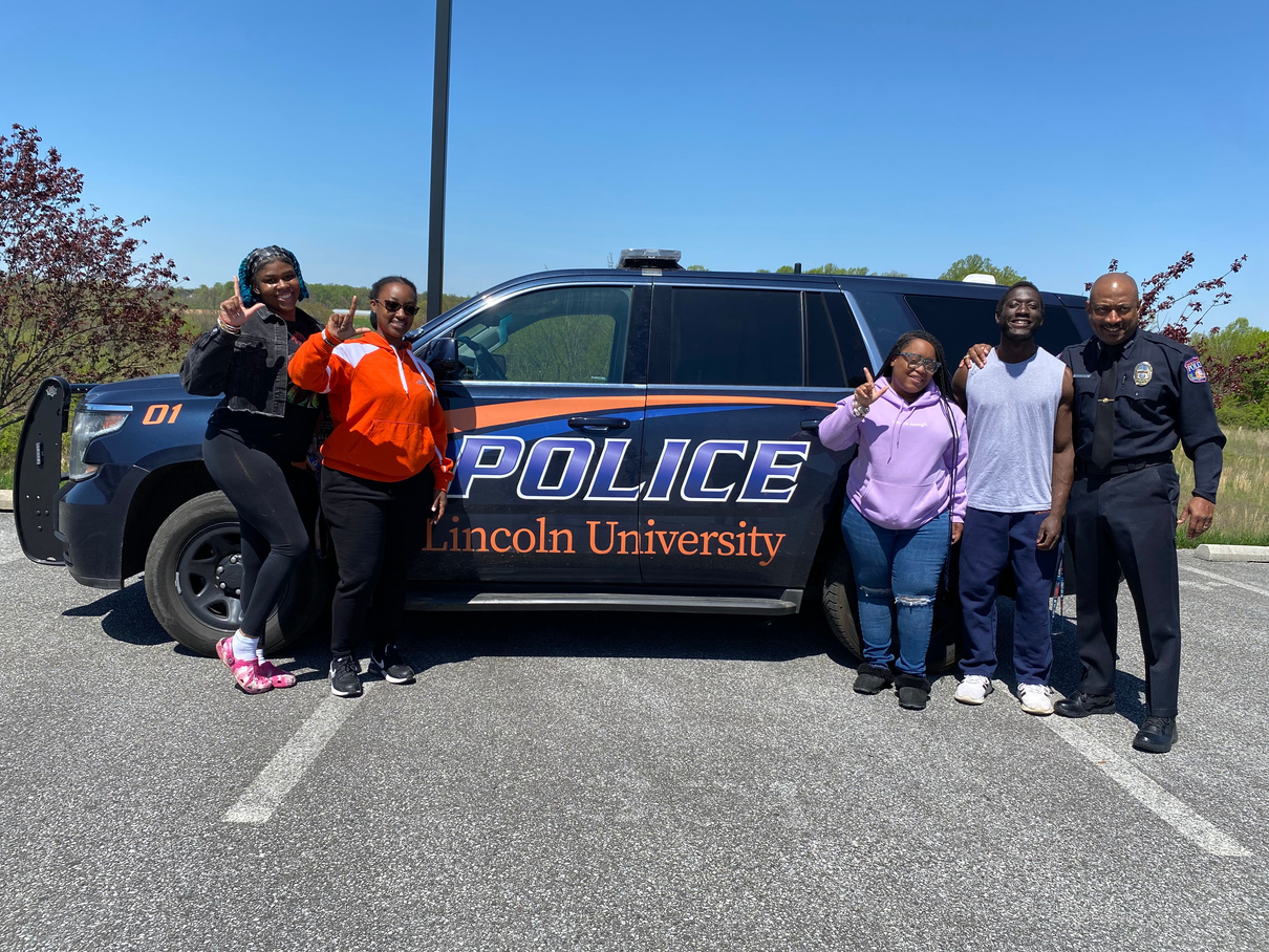 ASCJ students with a Police Officer