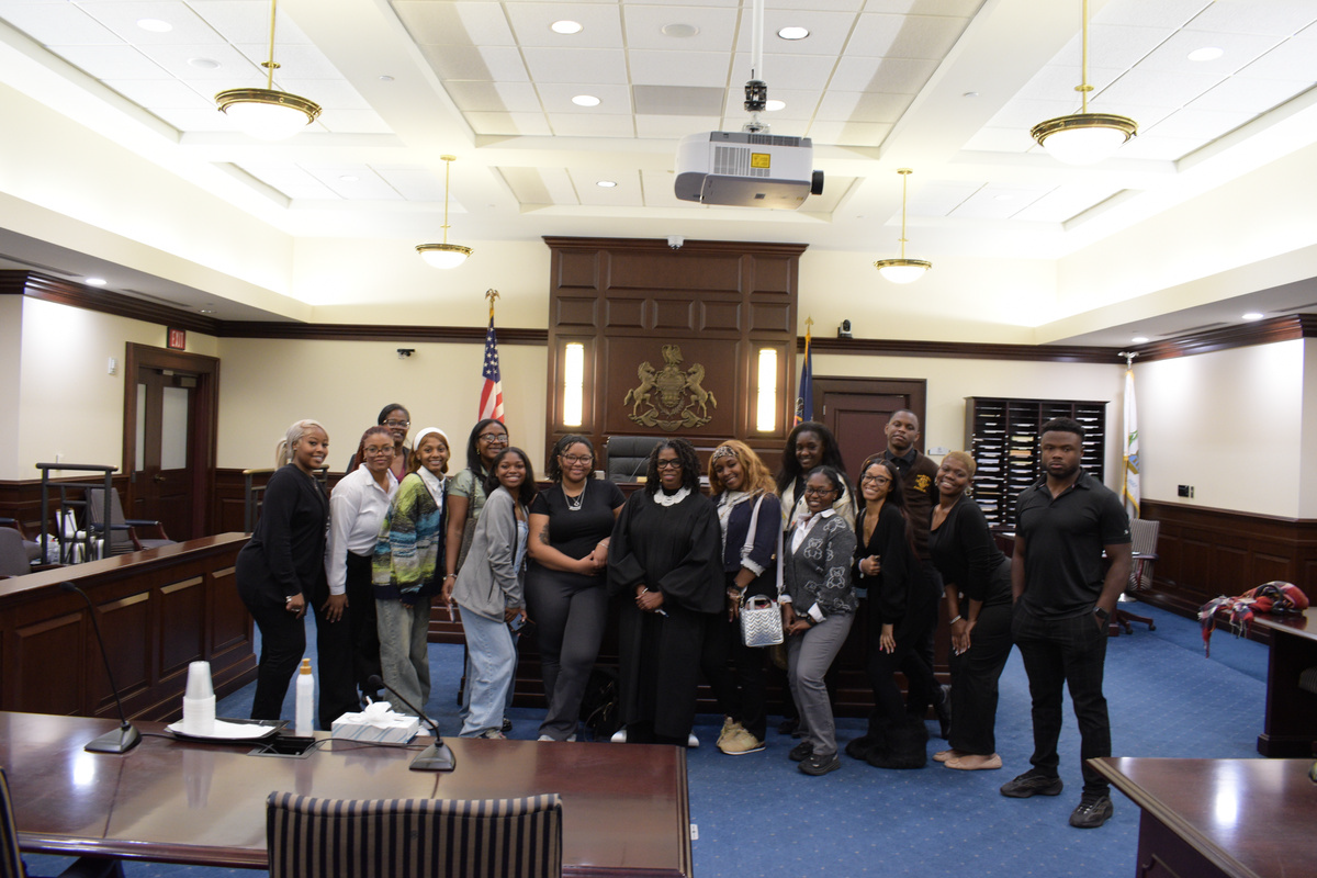 ASCJ students at a court house