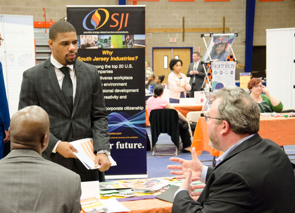 career-fair-2016_52-600w.jpg